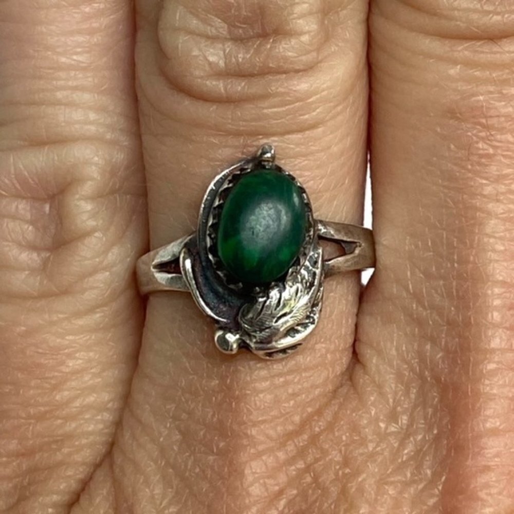 Sterling Silver 925 Southwest Oval Bezel Set Malachite Ring Leaf Accent Size 5.5